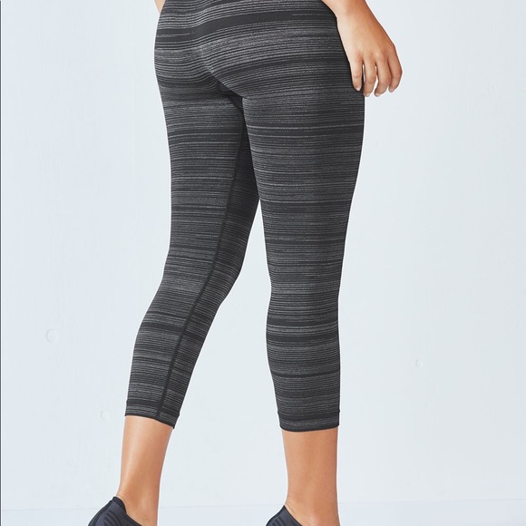 Fabletics Seamless Printed Capri - Picture 7 of 8